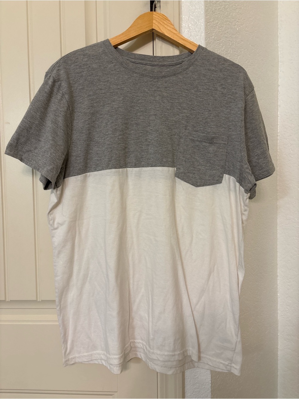 Goodfellow & Co Men’s Large Gray White Colorblock Pocket T-shirt Short Sleeve